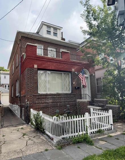 133 E 238th St, Bronx, NY 10470