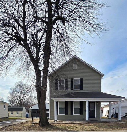 709 S Main St, Troy, IL 62294