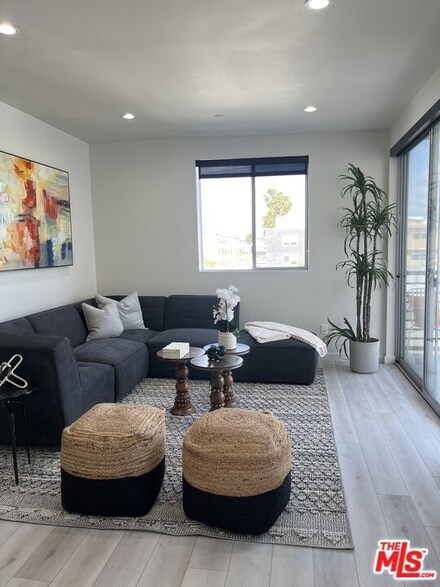 124 S Croft Ave Unit 403, Los Angeles, CA 90048