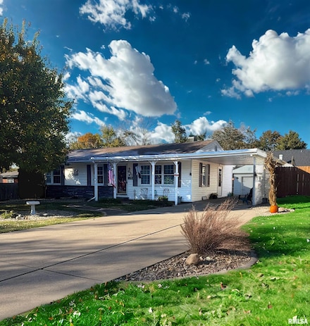 611 W Forest Lawn Ave, Peoria, IL 61615