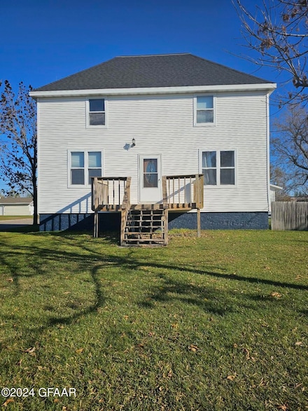 102 E 5th St, Argyle, MN 56713