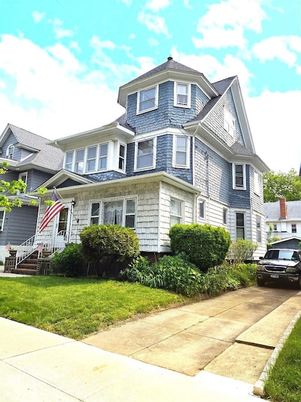 8741 95th St, Woodhaven, NY 11421