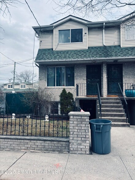 241 Tompkins Ave, Staten Island, NY 10304