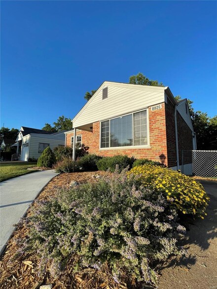 8826 Old Sappington Rd, Saint Louis, MO 63126