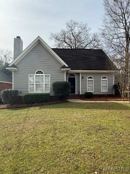 819 W Bridge St, Wetumpka, AL 36092