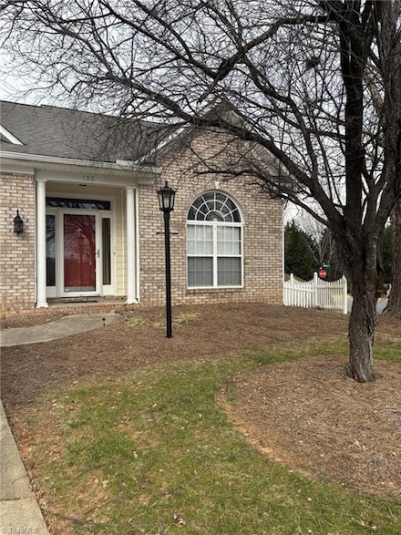 100 Riverwalk Ln, Jamestown, NC 27282