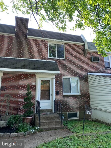 816 Taylor Dr, Folcroft, PA 19032