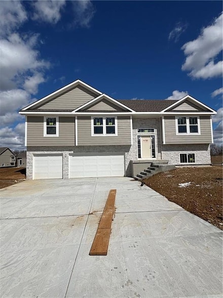 1200 NW 4th St, Oak Grove, MO 64075
