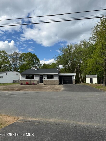 23 Anthony Ln, Albany, NY 12205