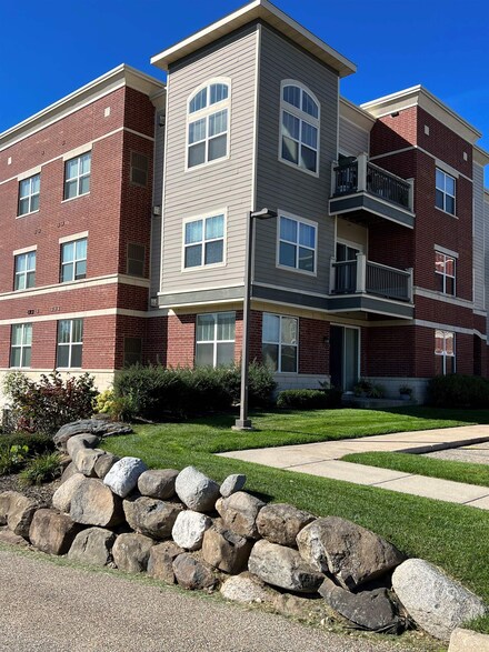 5198 Sassafras Dr Unit 102, Fitchburg, WI 53711