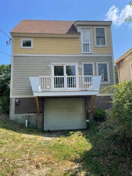 117 W Park St, Providence, RI 02908