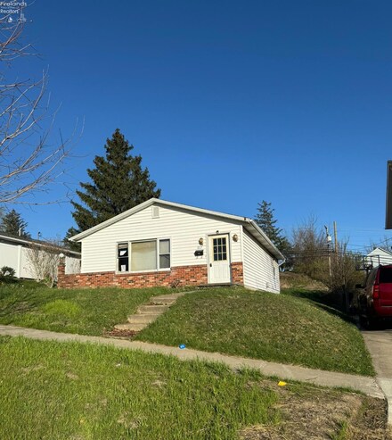 317 4th St, Fremont, OH 43420