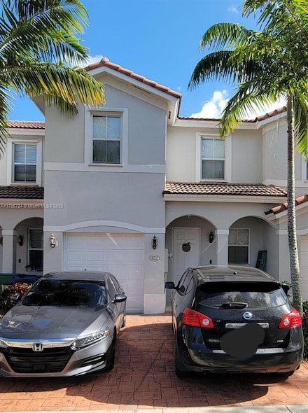 1022 NE 208th St, Miami, FL 33179