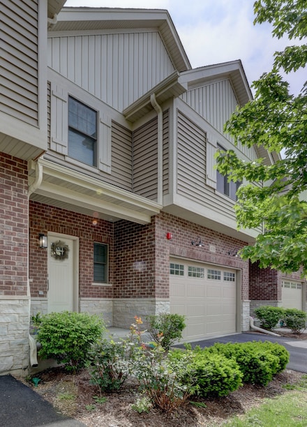419 W Pierce Rd, Itasca, IL 60143