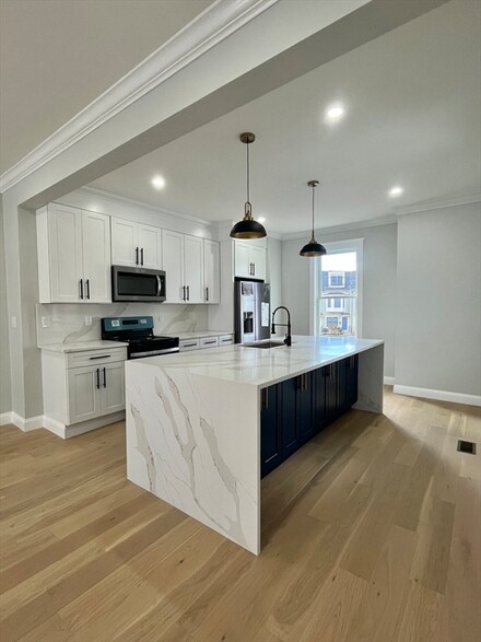6 Howard St, Melrose, MA 02176