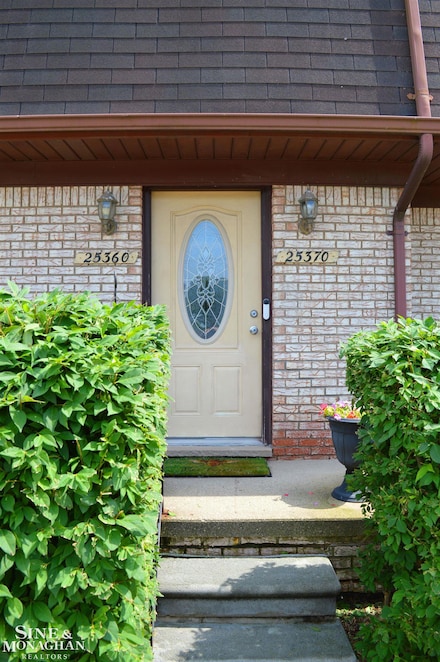 25370 Quarter Deck St, Harrison Township, MI 48045