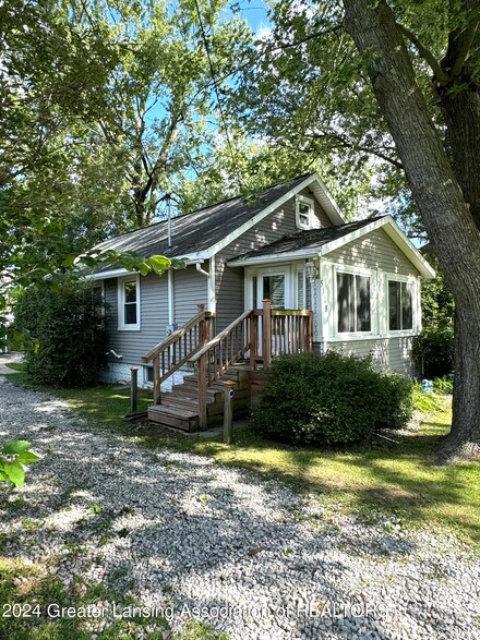 5118 Old Lansing Rd, Lansing, MI 48917