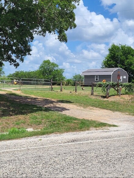 5279 Fm 2762, Flatonia, TX 78941