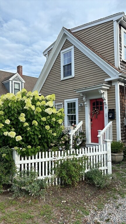 9 Maple St, Kingston, MA 02364