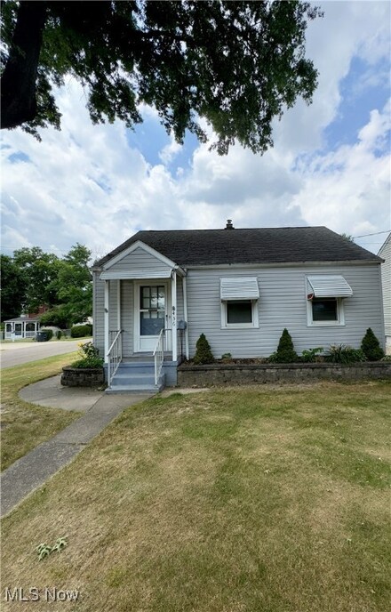 436 High Grove Blvd, Akron, OH 44312