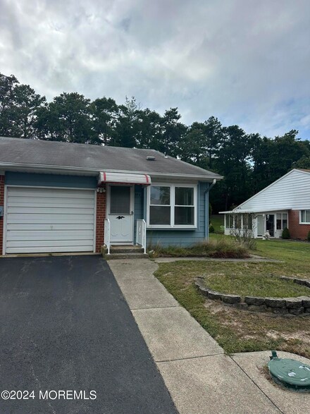 44 Franklin Ln, Manchester Township, NJ 08759