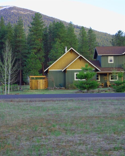 13768 SW Meadow View Dr, Camp Sherman, OR 97730