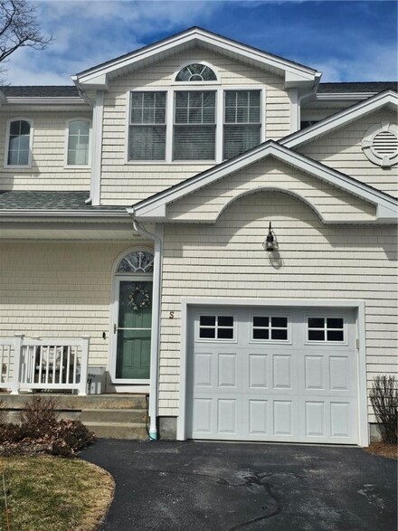 1 Santini St Unit S, North Providence, RI 02904