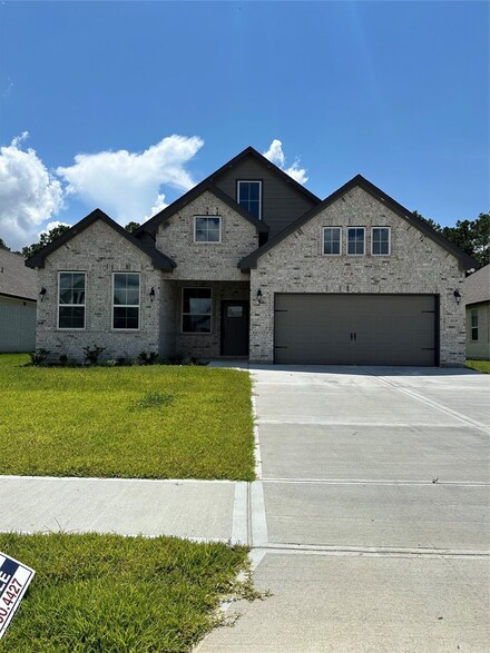 409 Little Spring Ct, Anahuac, TX 77514