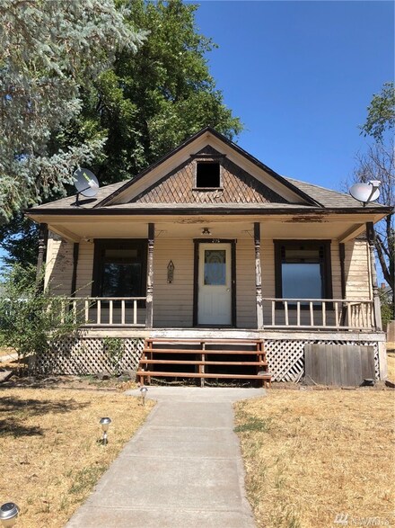 107 E 4th St, Lind, WA 99341