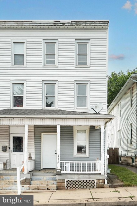 231 W High St, Red Lion, PA 17356