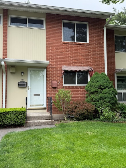 240 Centerbrook Rd Unit 240, Hamden, CT 06518