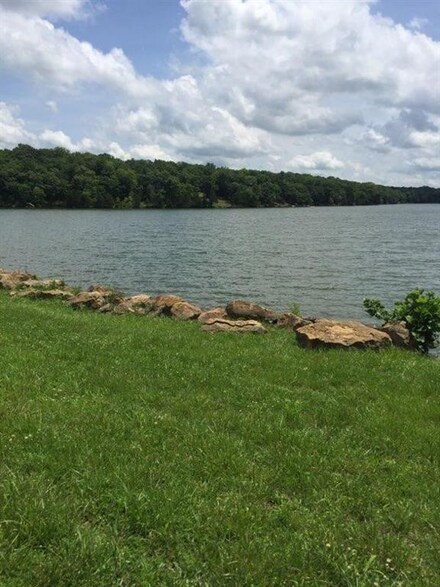 10 Sabana Rd, Mound City, KS 66056