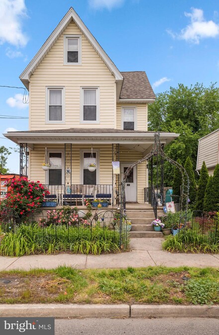 141 Spring Garden St, Riverside, NJ 08075
