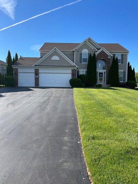 965 Meadowlark Ct, Antioch, IL 60002