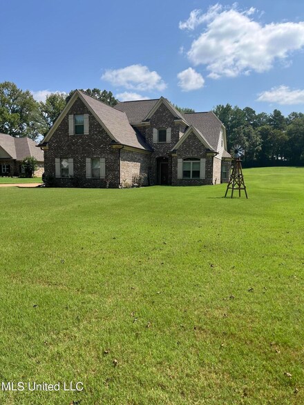1716 Gwynn Rd, Nesbit, MS 38651