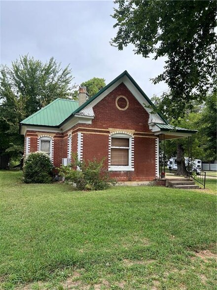 1301 Dirr Ave, Parsons, KS 67357