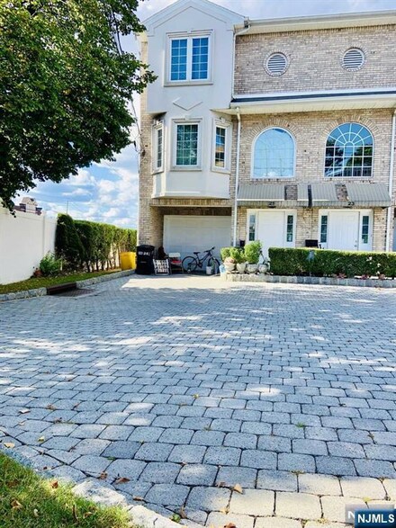 21 Roff Ave Unit A, Palisades Park, NJ 07650