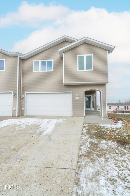 1728 Calgary Loop, Bismarck, ND 58503