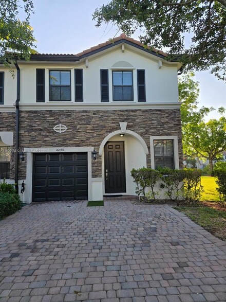 4245 SW 164th Path, Miami, FL 33185