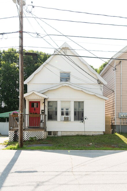 43 Spring St, Lewiston, ME 04240