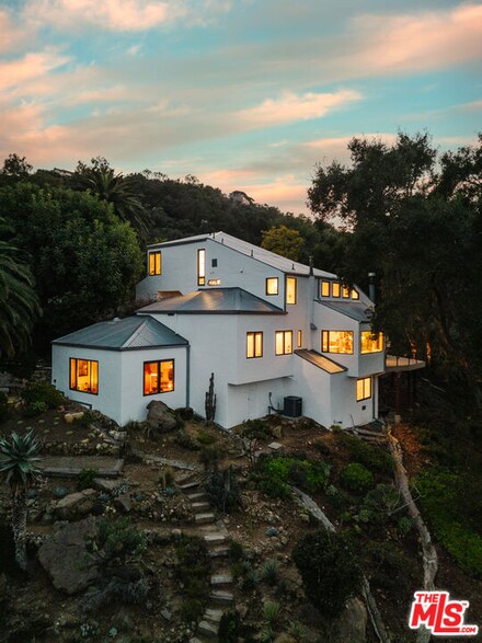 2002 Tuna Canyon Rd, Topanga, CA 90290