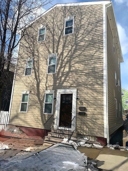 124 Sheldon St, Providence, RI 02906