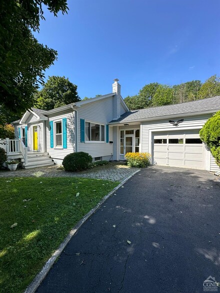 112 Riverside Ave, Coxsackie, NY 12051