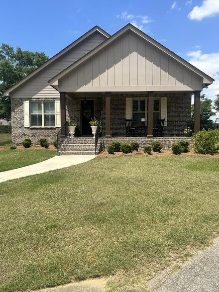 223 Royal Orleans Ct, Dothan, AL 36305
