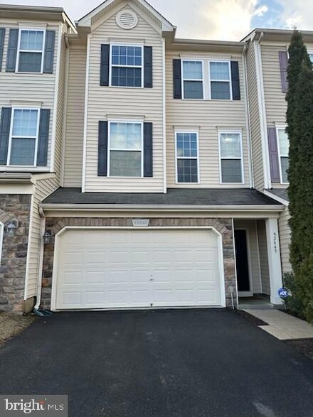 42449 Patrick Wayne Square, Broadlands, VA 20148