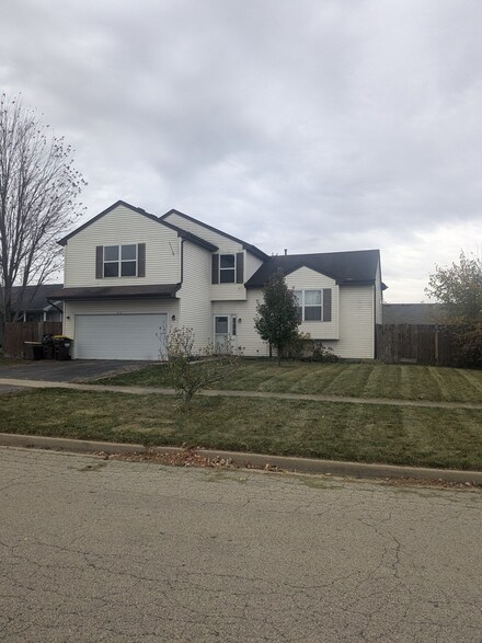 714 Casey Ln, Harvard, IL 60033
