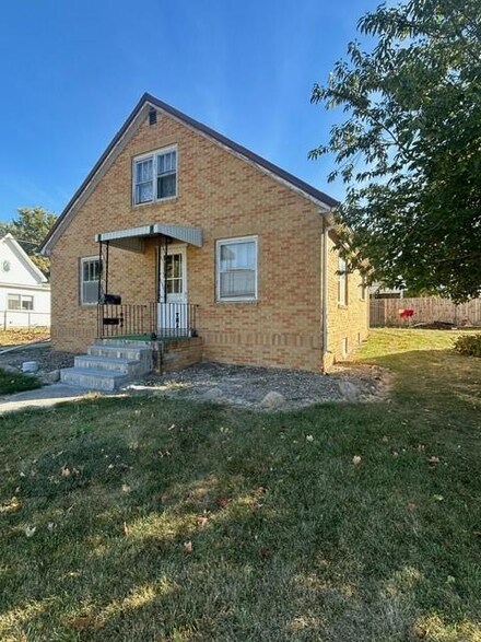 102 N Green St, Toledo, IA 52342