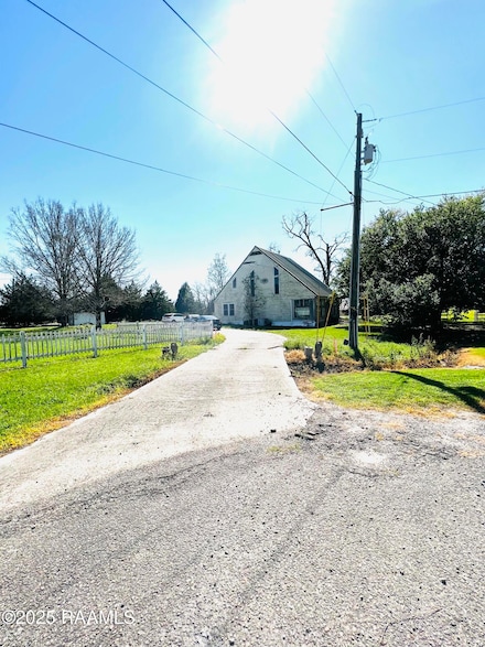 1031 Guy Dr, Saint Martinville, LA 70582