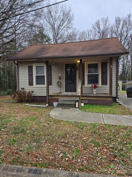 210 N Meriah St, Landis, NC 28088