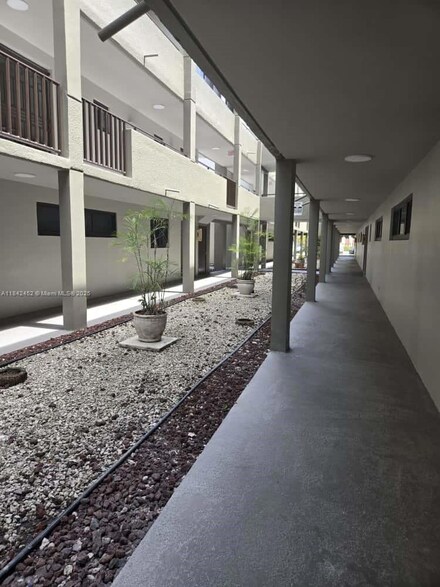 5 Olive Dr Unit 9, Hialeah, FL 33010